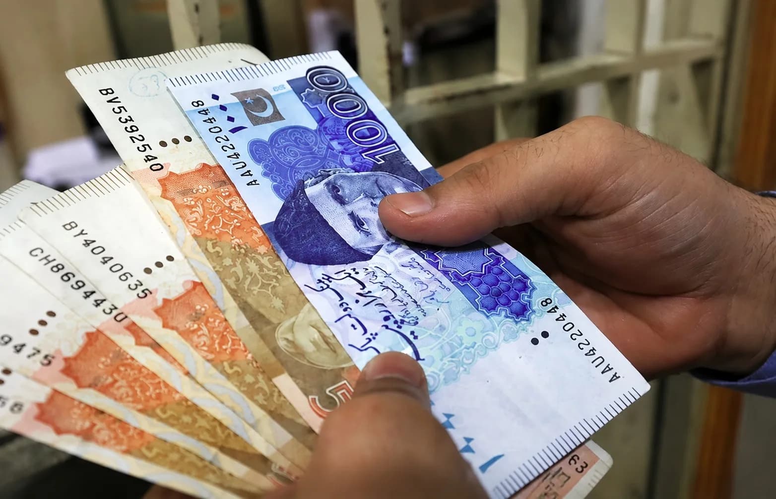 Pakistani Rupee Gains Against Major Currencies in 2025-26